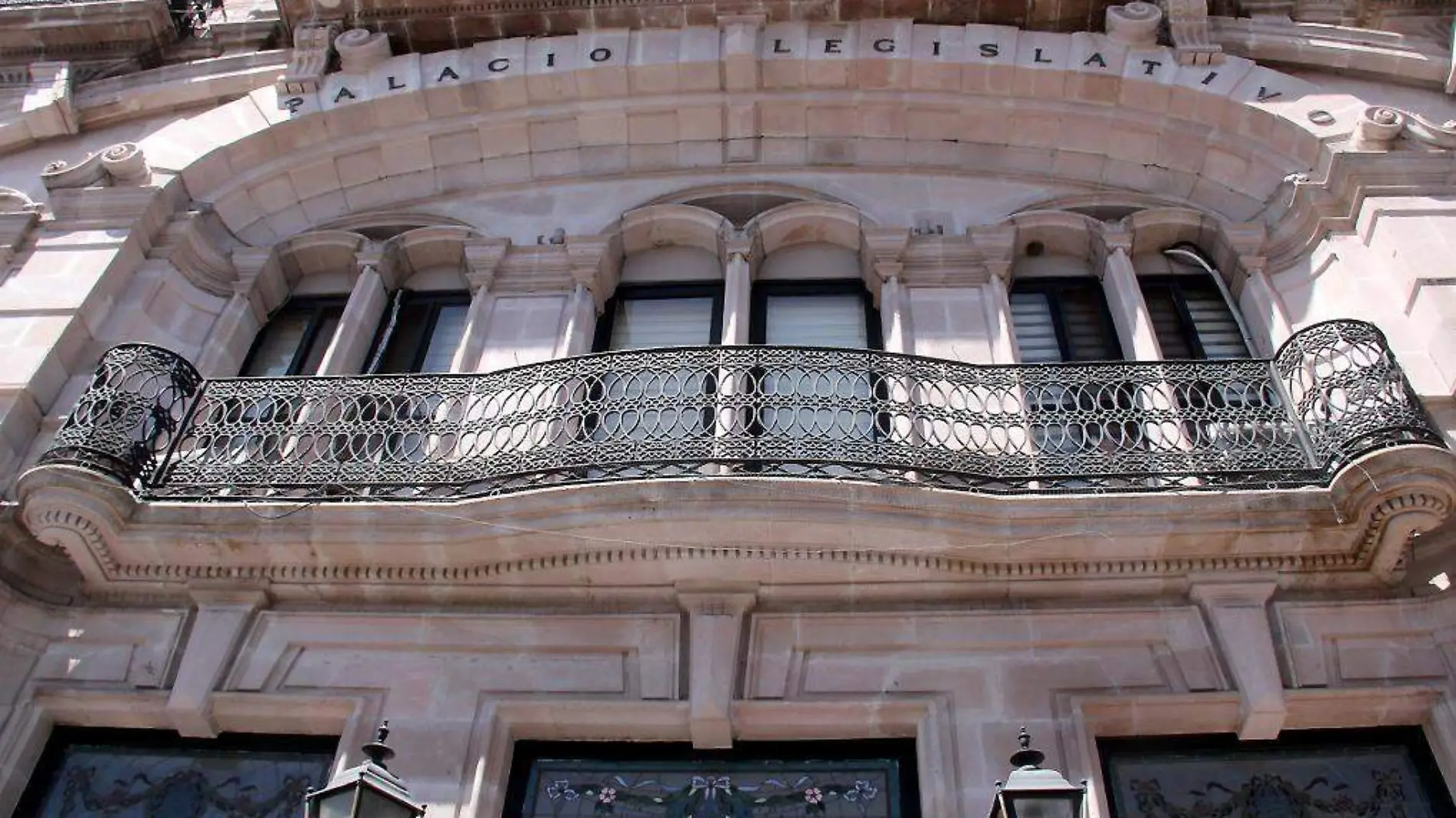 Fachada del edificio de Palacio Legislativo en Ags